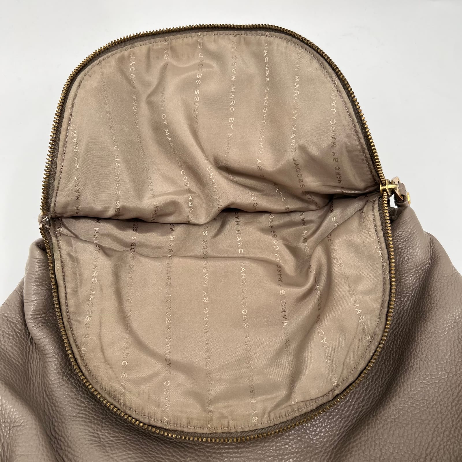 Marc Jacobs Cloudy Gray Backpack | OS Regular | Backpacks for Women Marc Jacobs Backpack Gray Bags & Handbags for Women for sale  main image 3